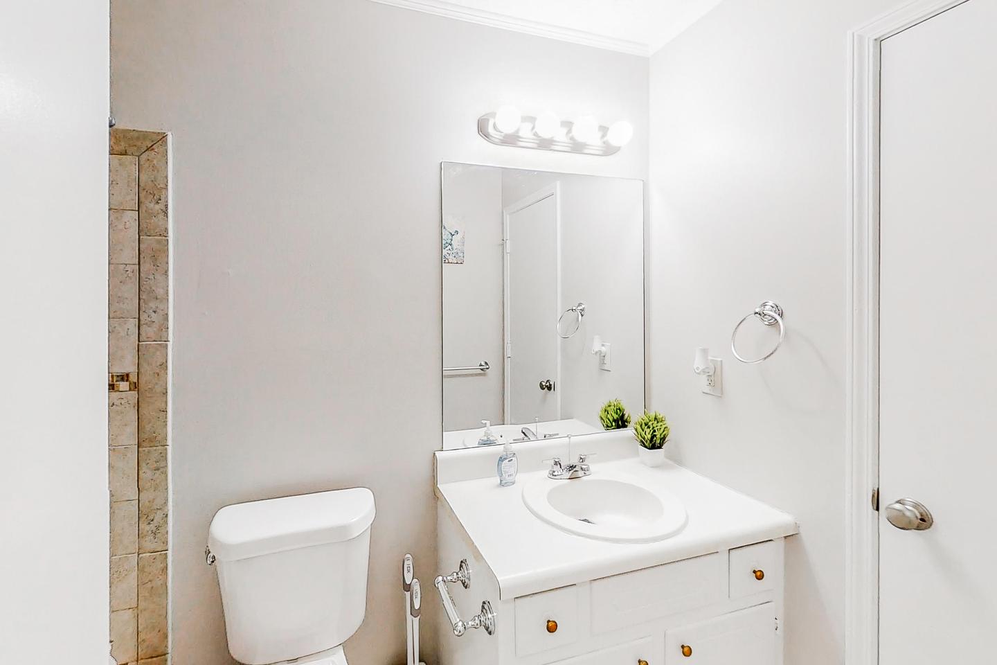 Bathroom(s)