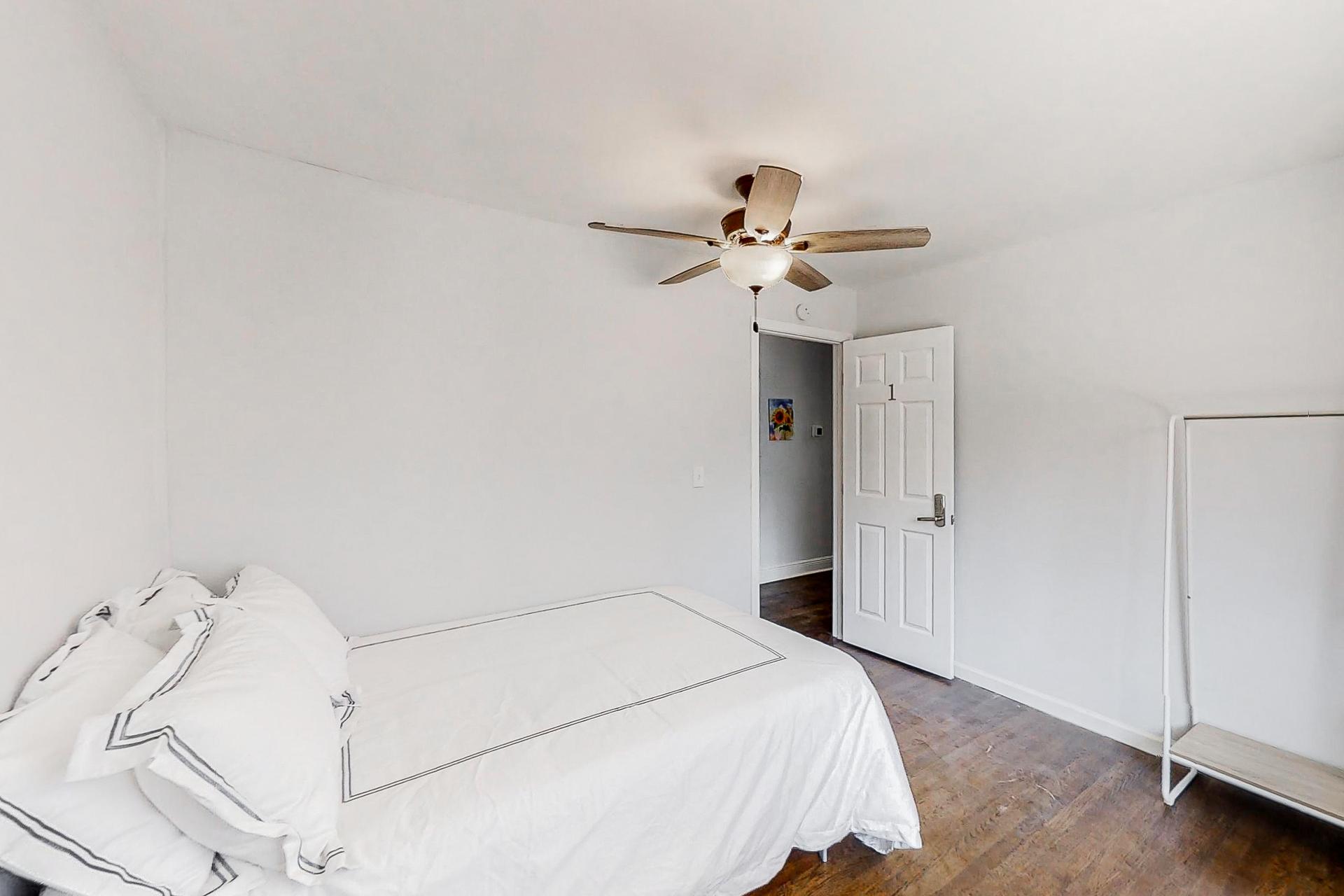 bedroom, detected: ceiling fan, bed