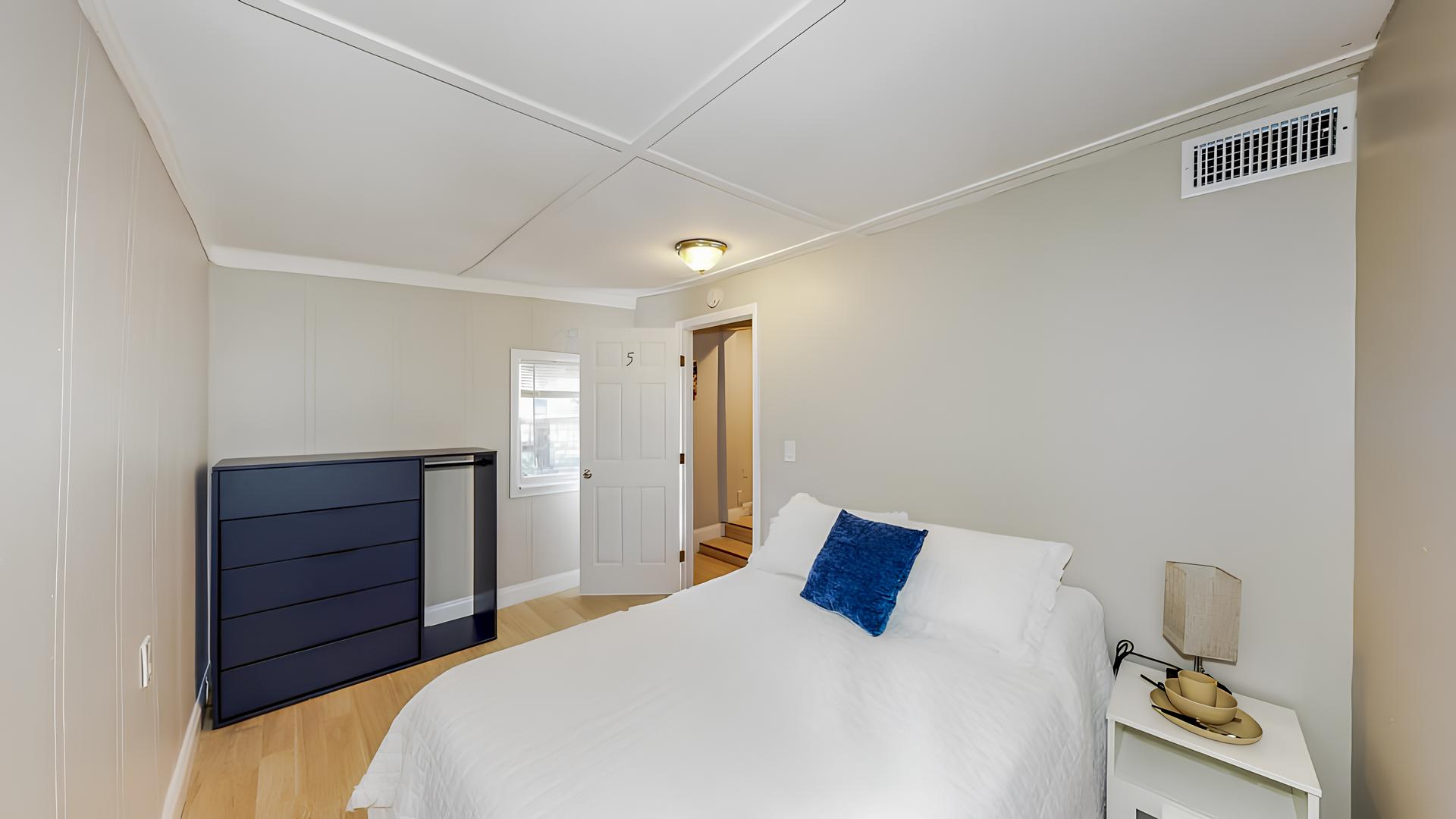 bedroom, detected: bed
