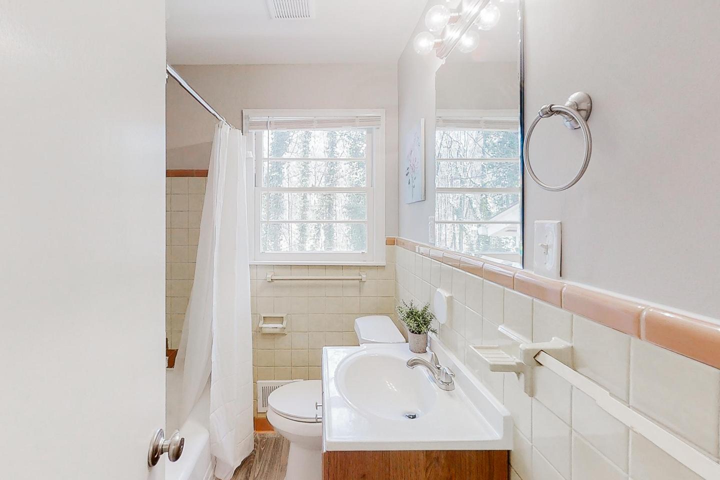 Bathroom(s)