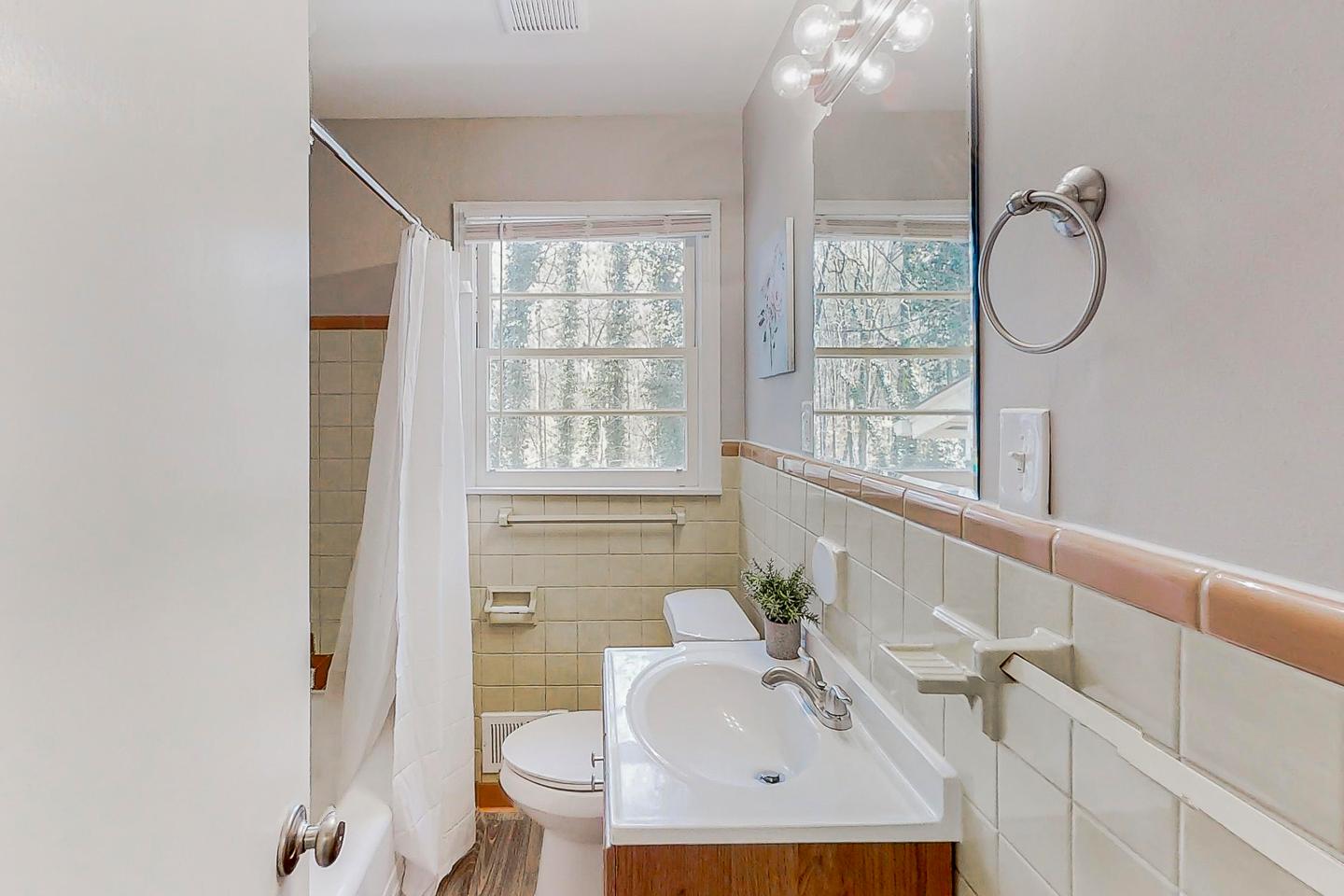Bathroom(s)