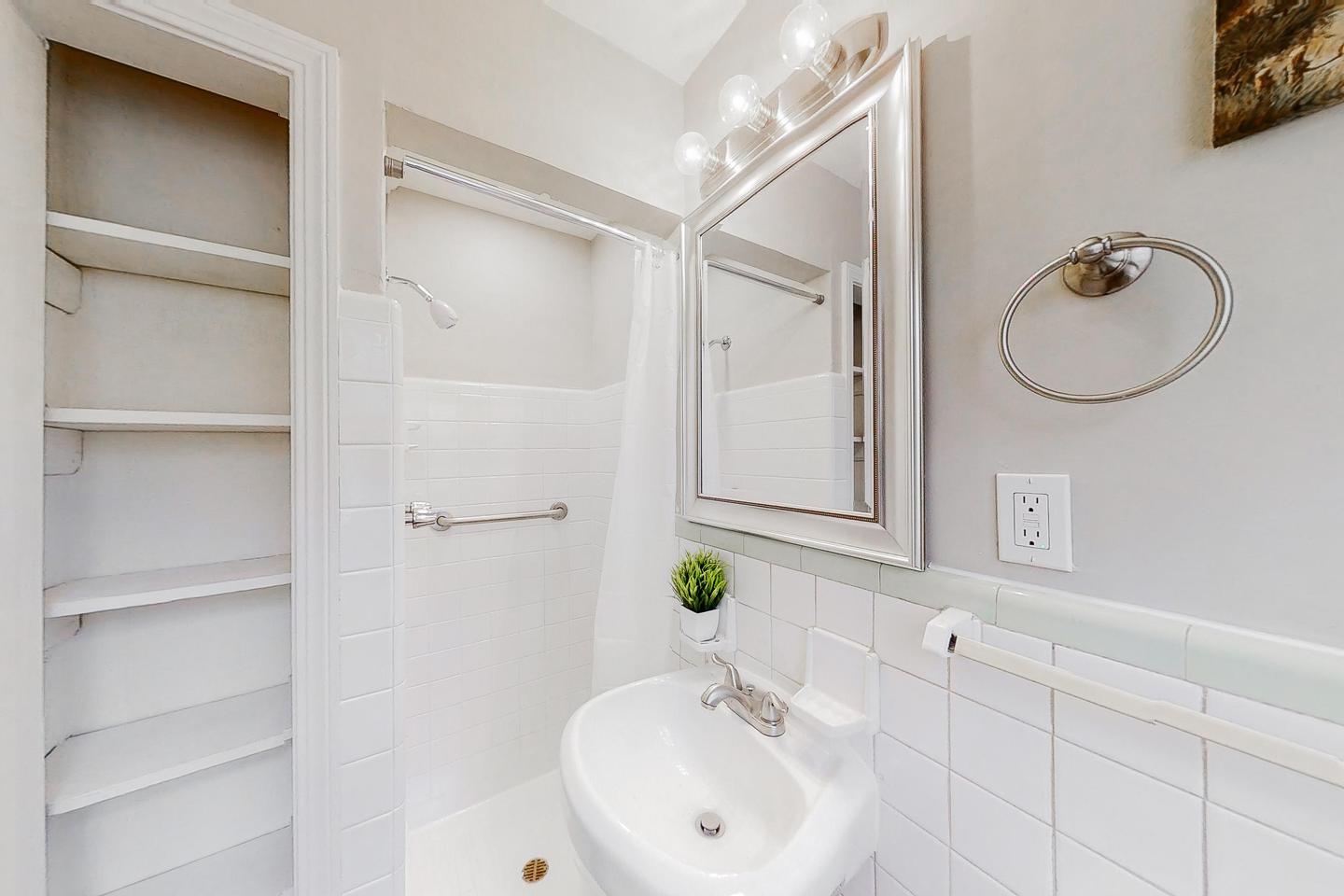 Bathroom(s)