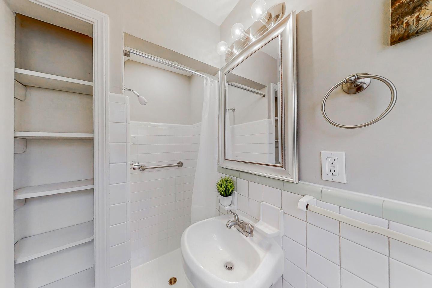 Bathroom(s)