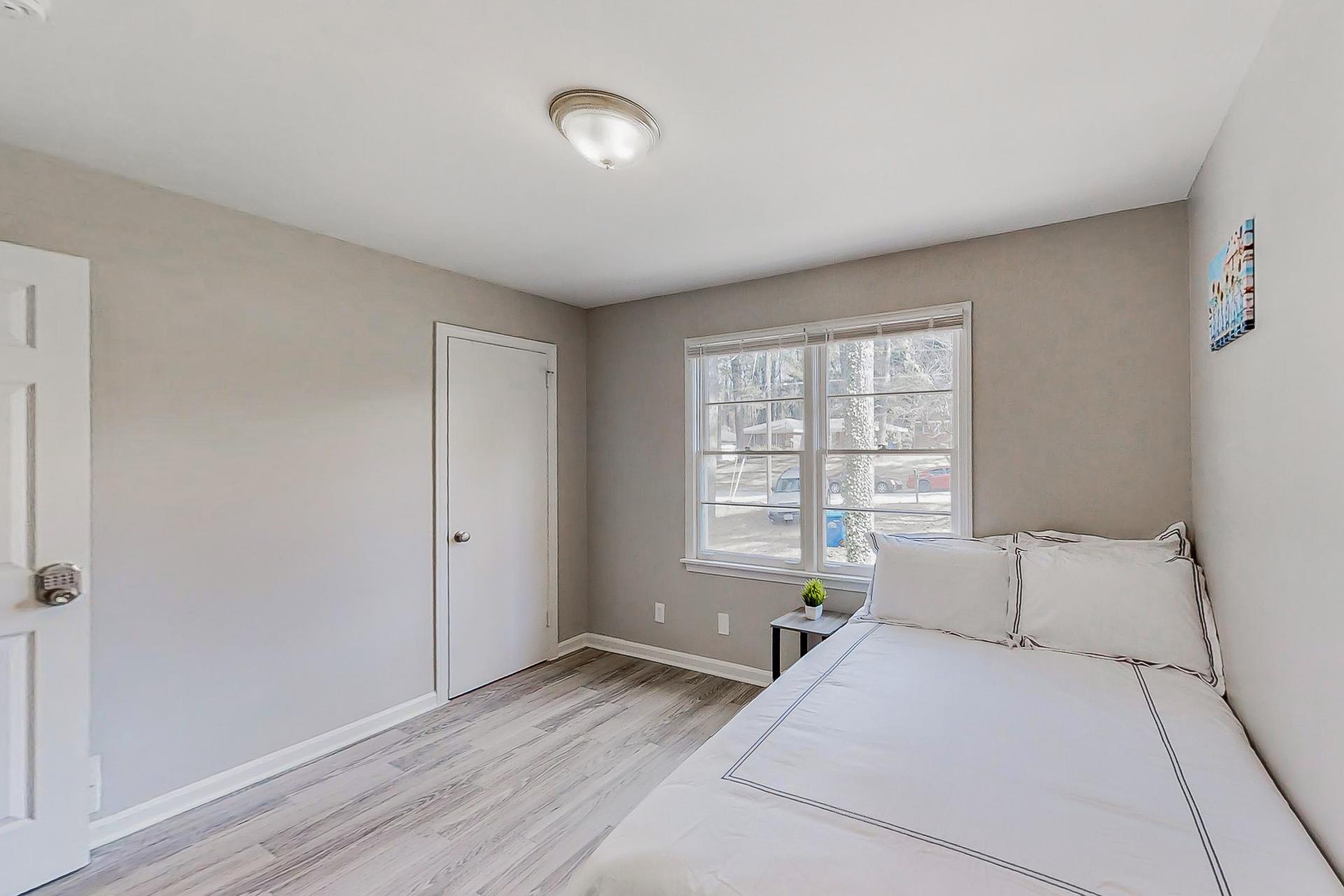 bedroom, detected: bed, window blind