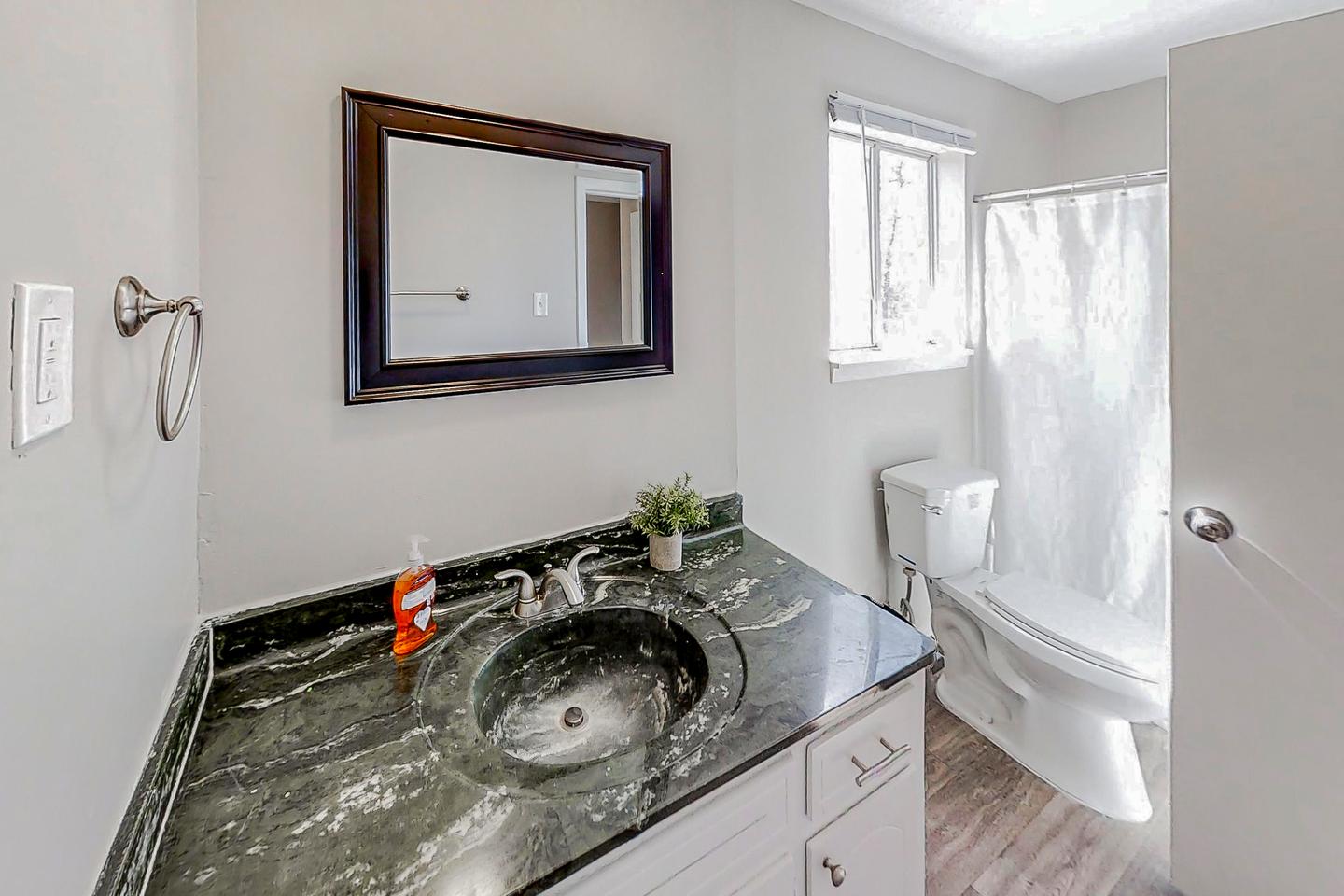 Bathroom(s)