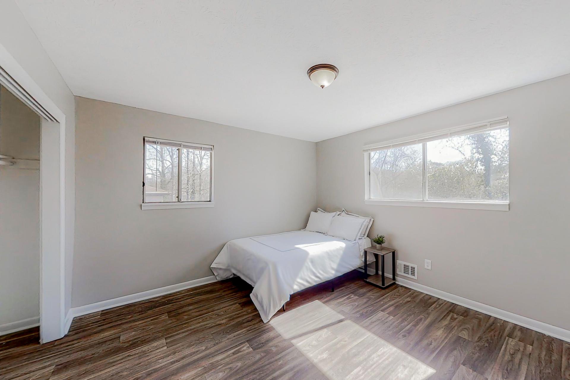 bedroom, detected: bed, window blind