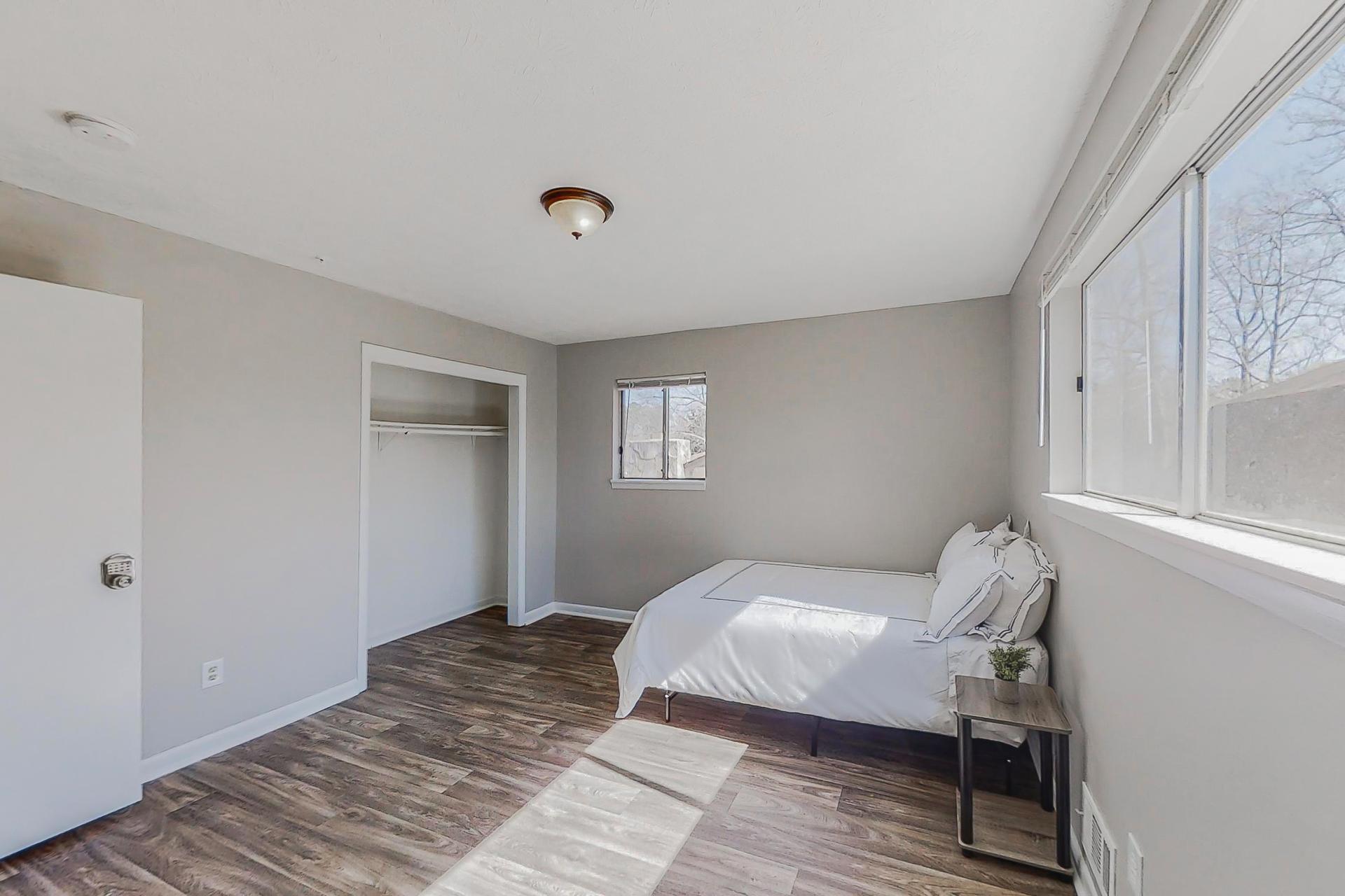 bedroom, detected: bed, window blind