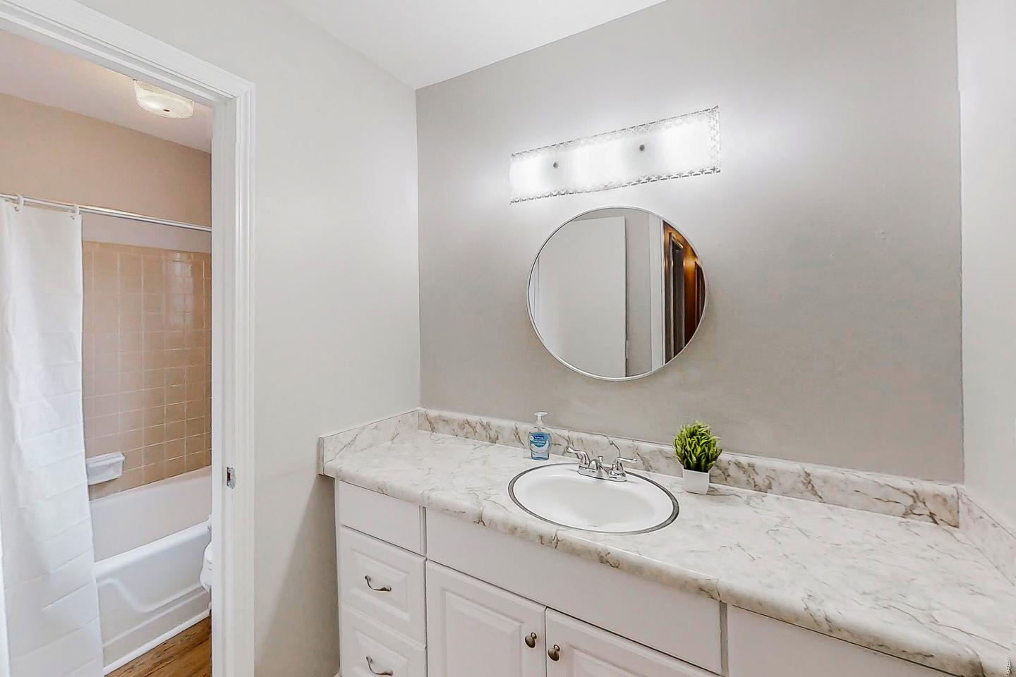 Bathroom(s)