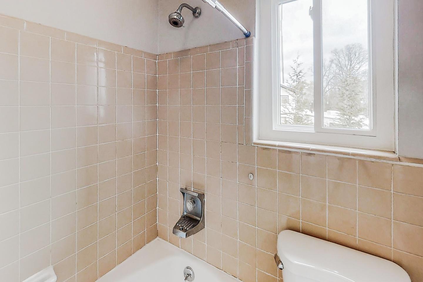 Bathroom(s)