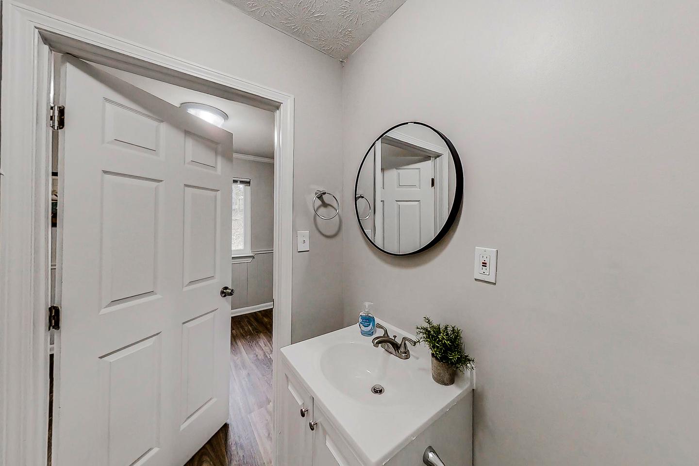 Bathroom(s)