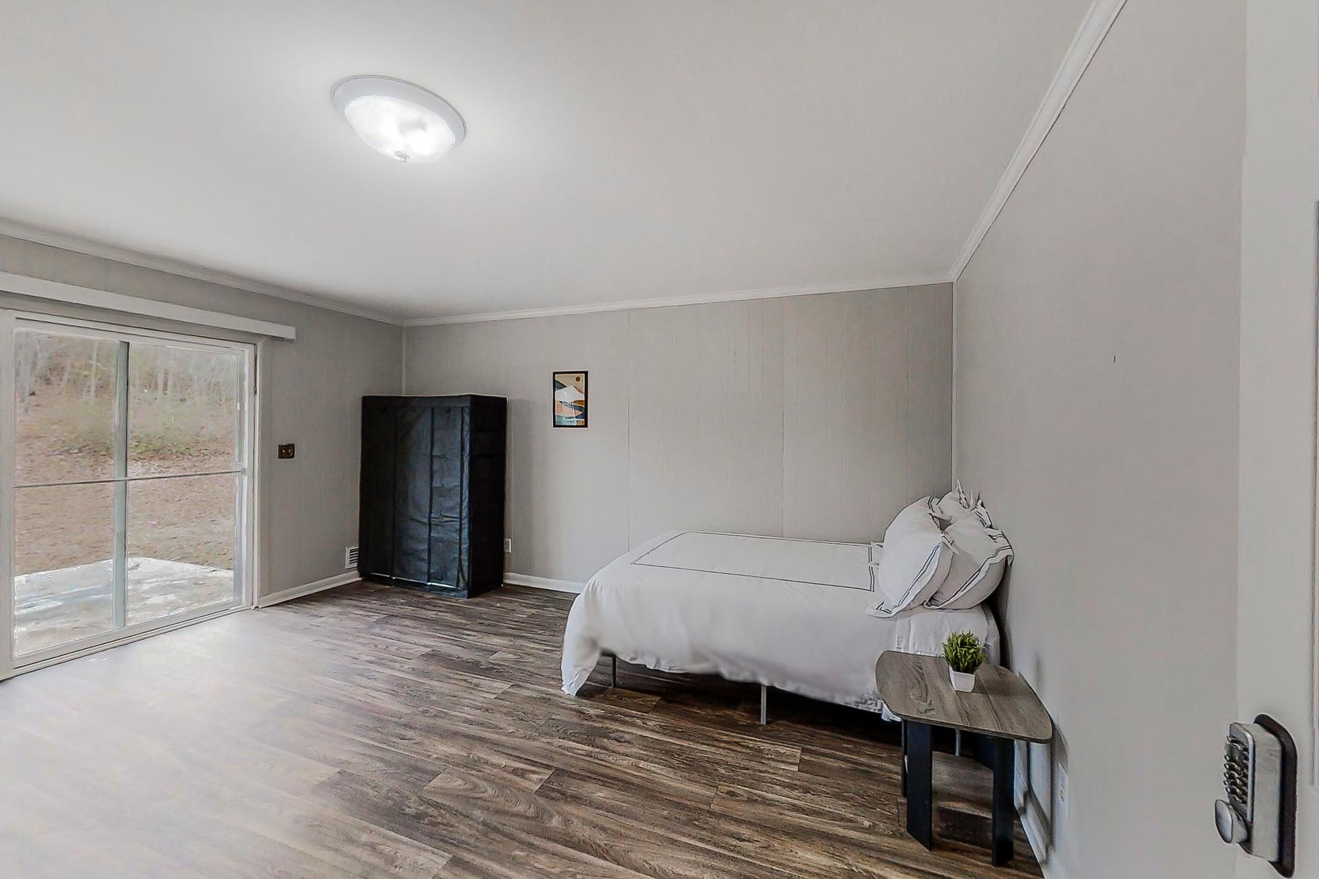 bedroom, detected: bed, window blind