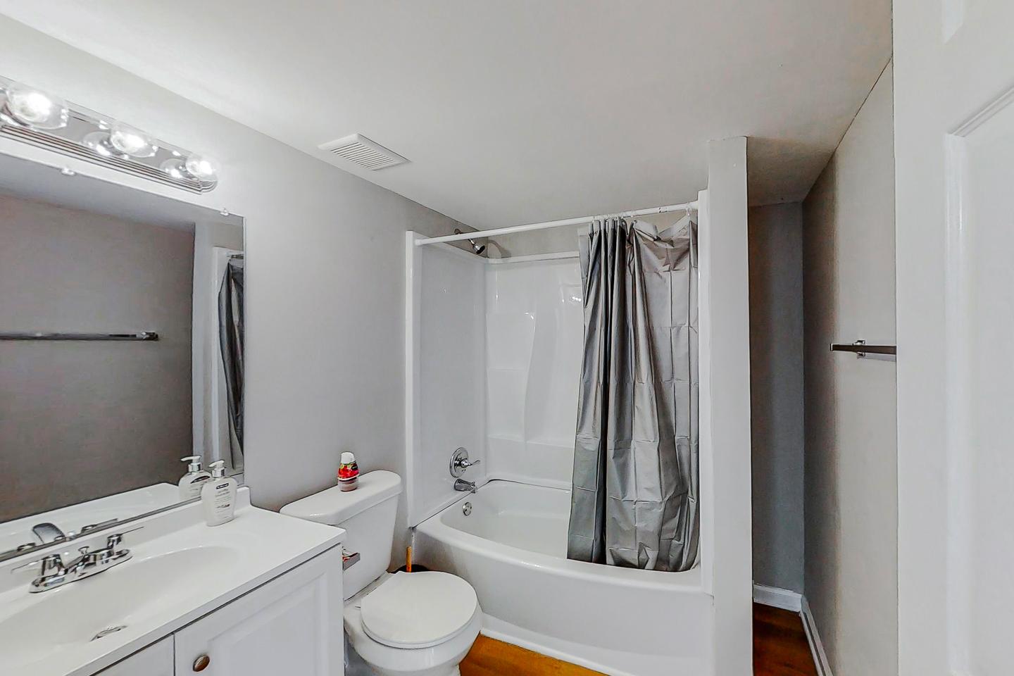 Bathroom(s)