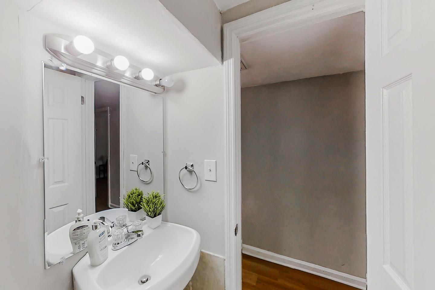 Bathroom(s)