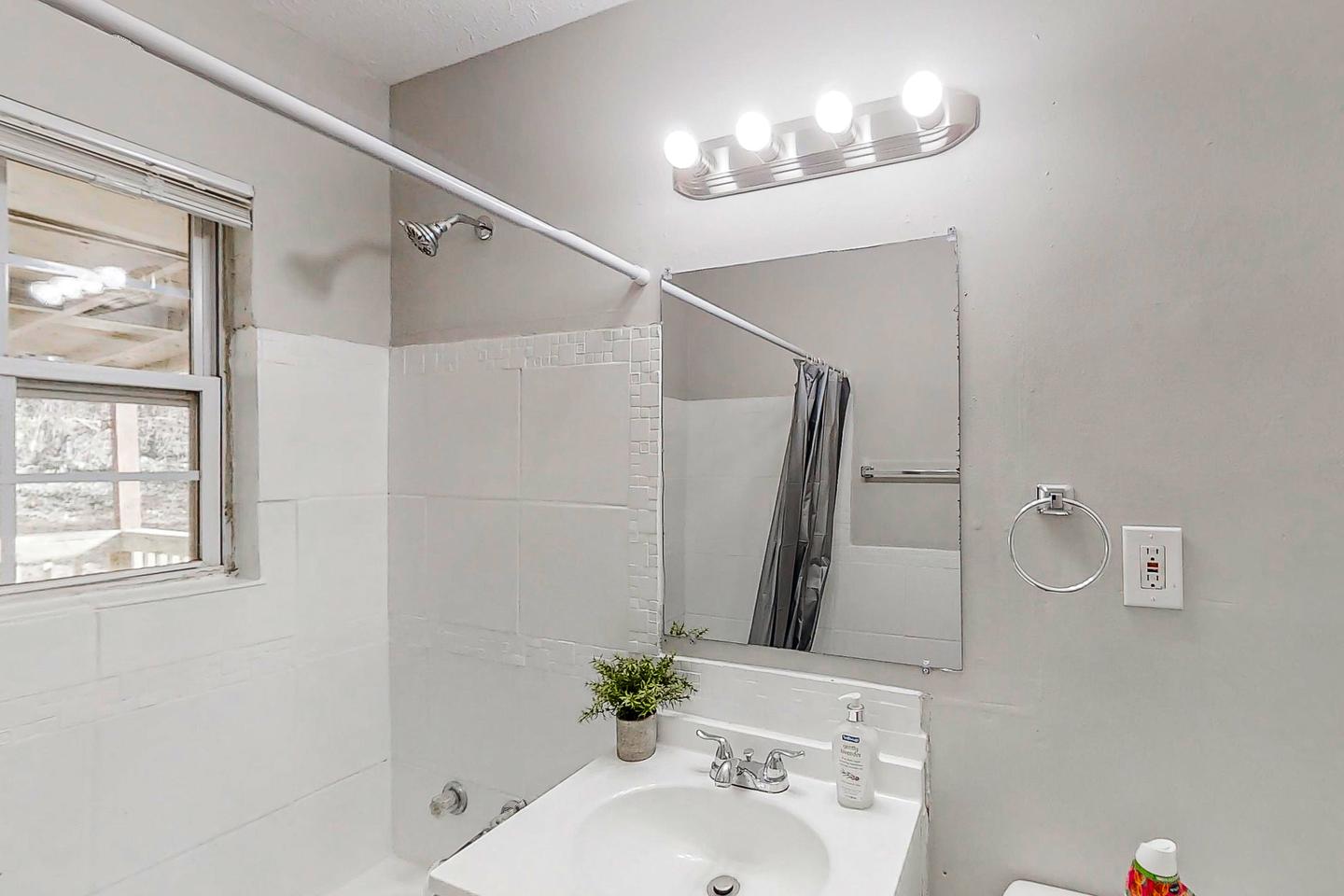 Bathroom(s)