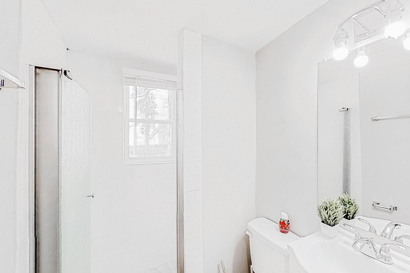 Bathroom(s)