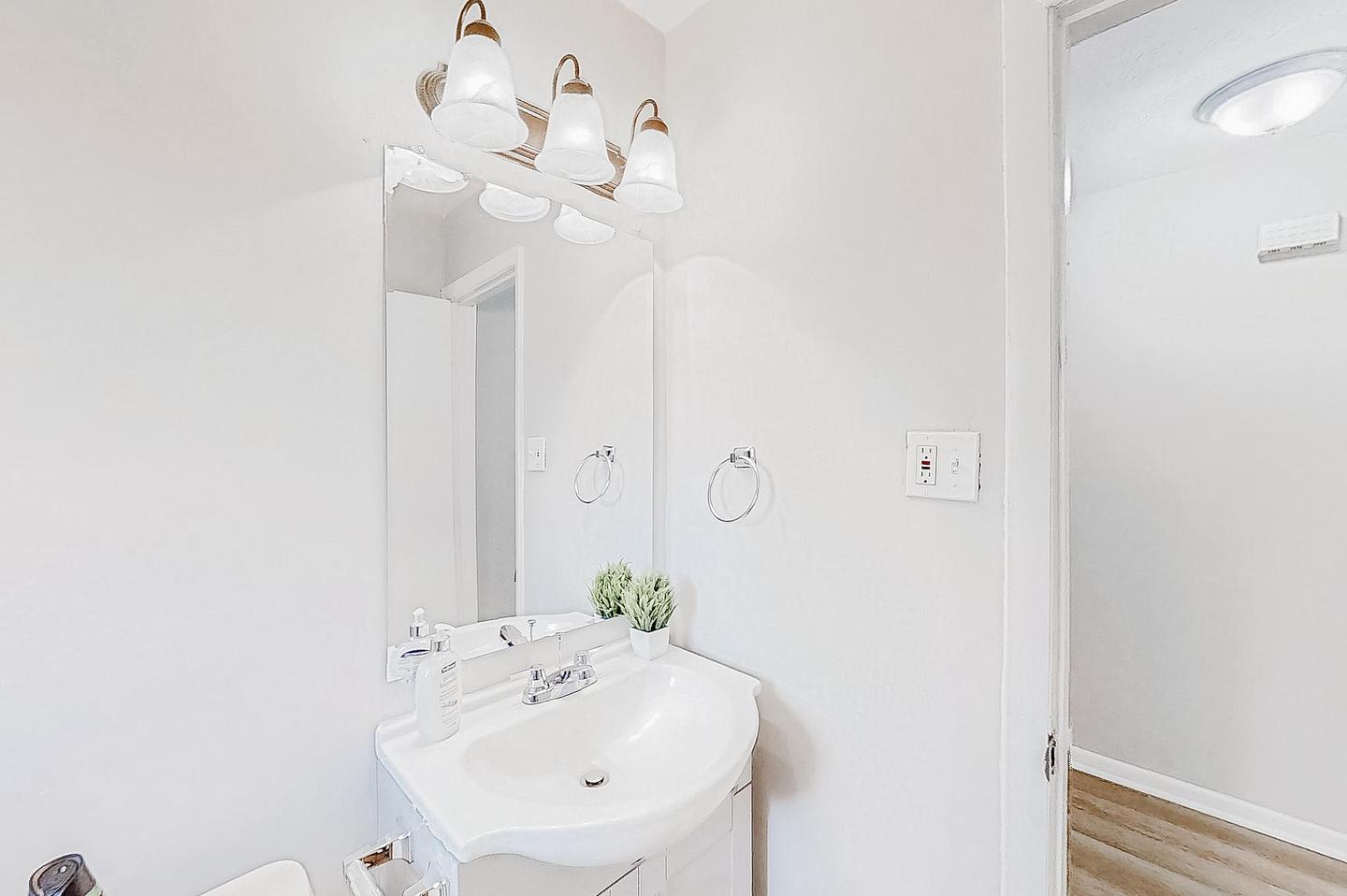 Bathroom(s)