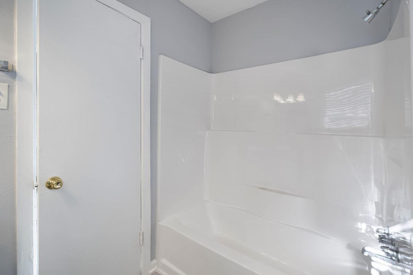 Bathroom(s)