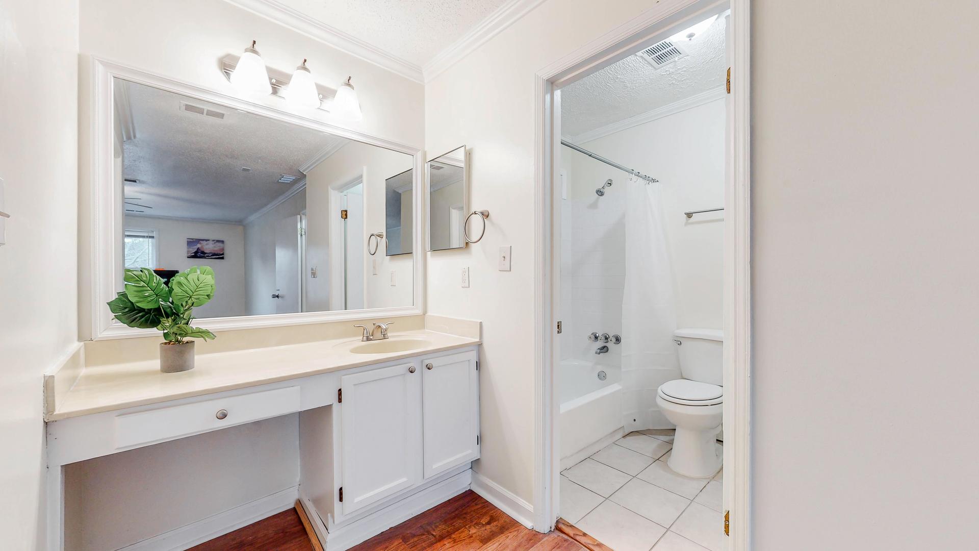 Bathroom(s)