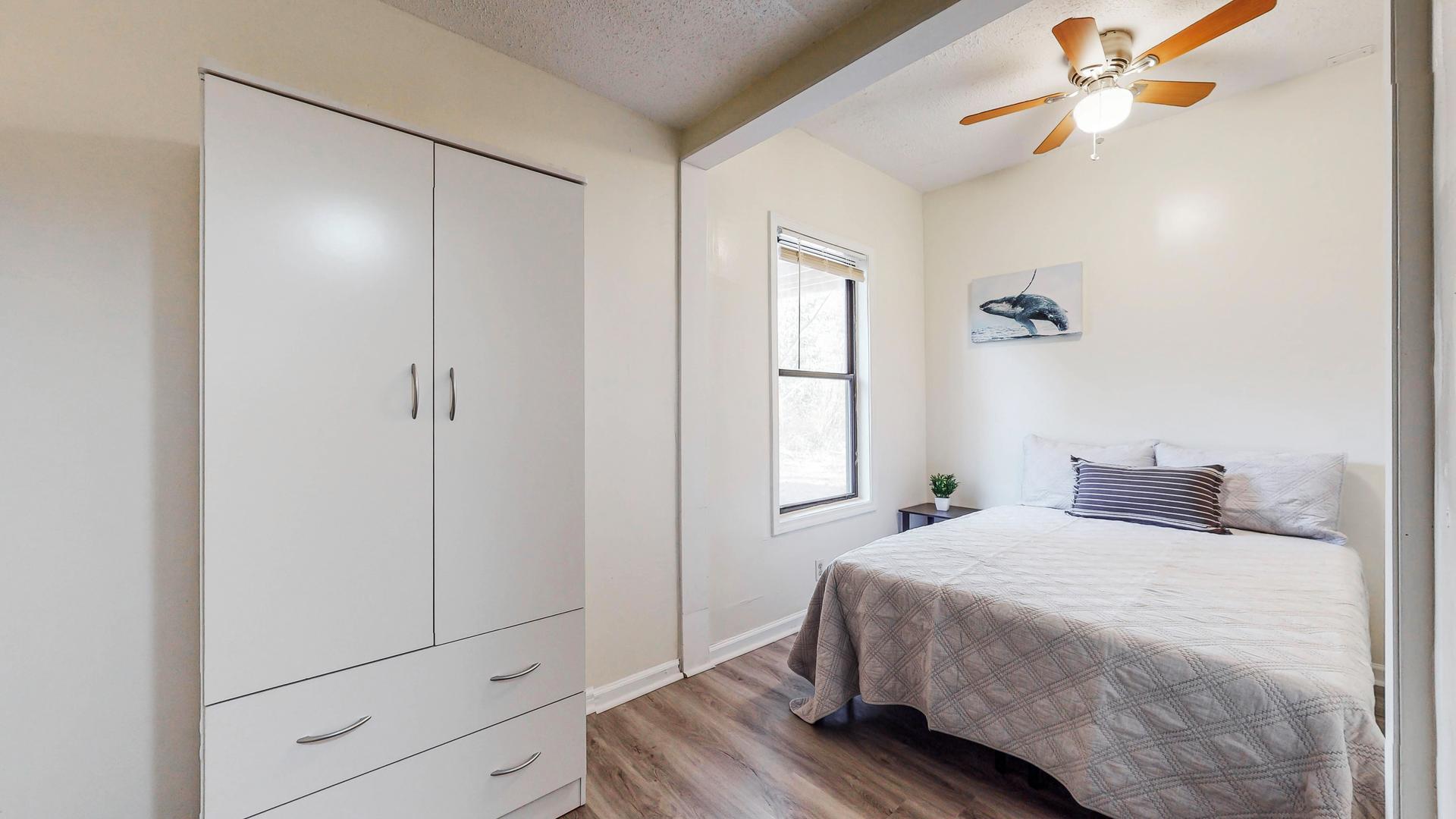 bedroom, detected: ceiling fan, bed, window blind
