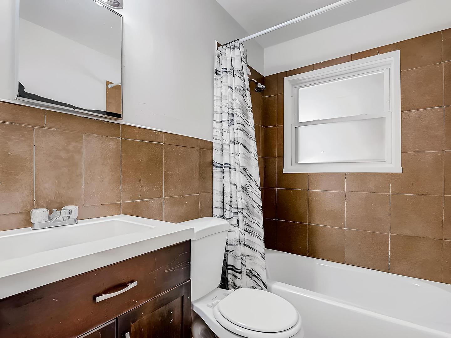 Bathroom(s)