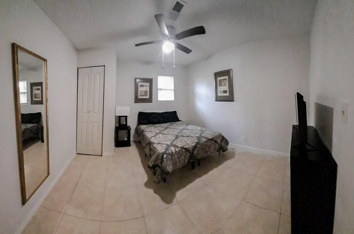 bedroom, detected:ceiling fan, window blind, bed