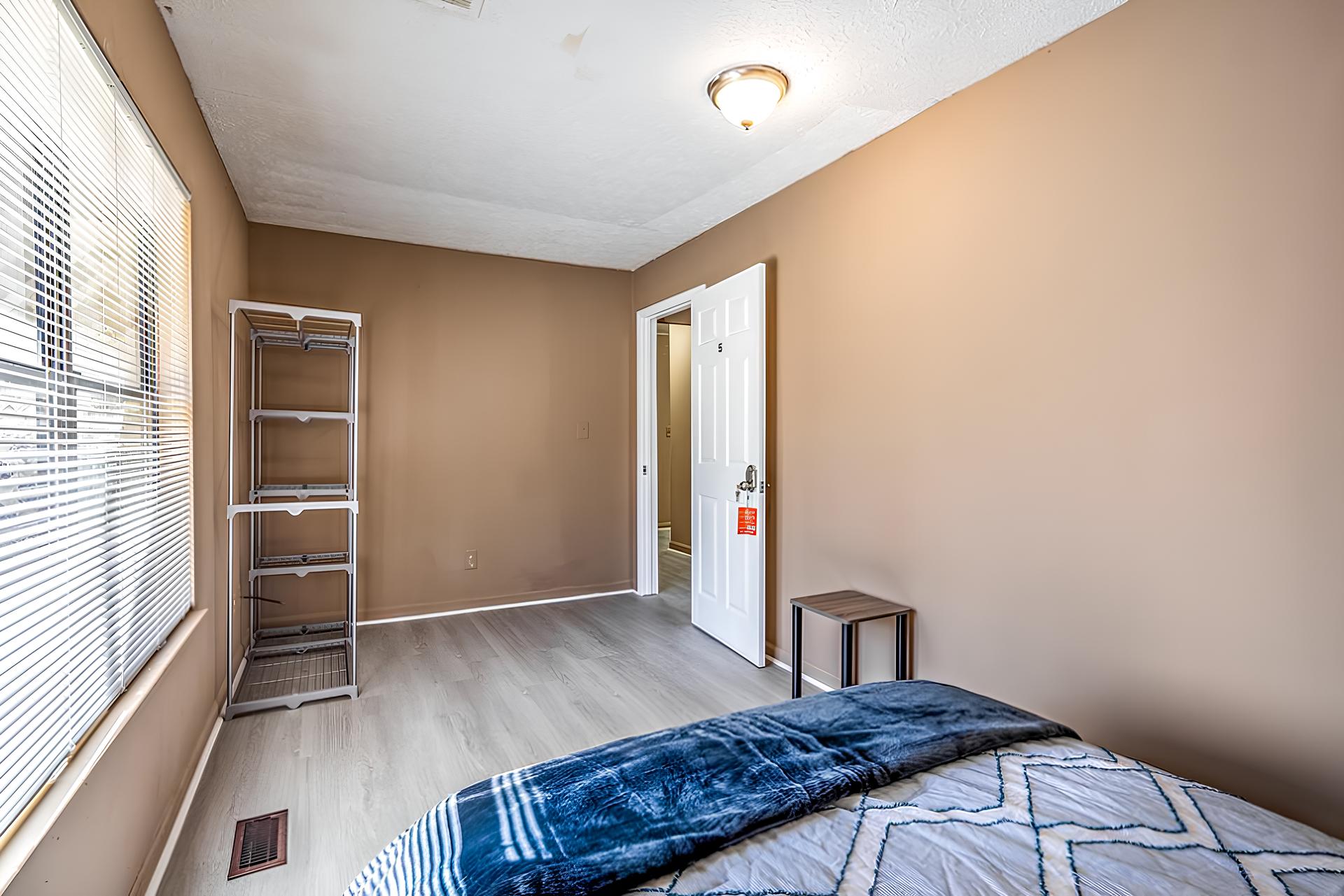 bedroom, detected: bed, window blind