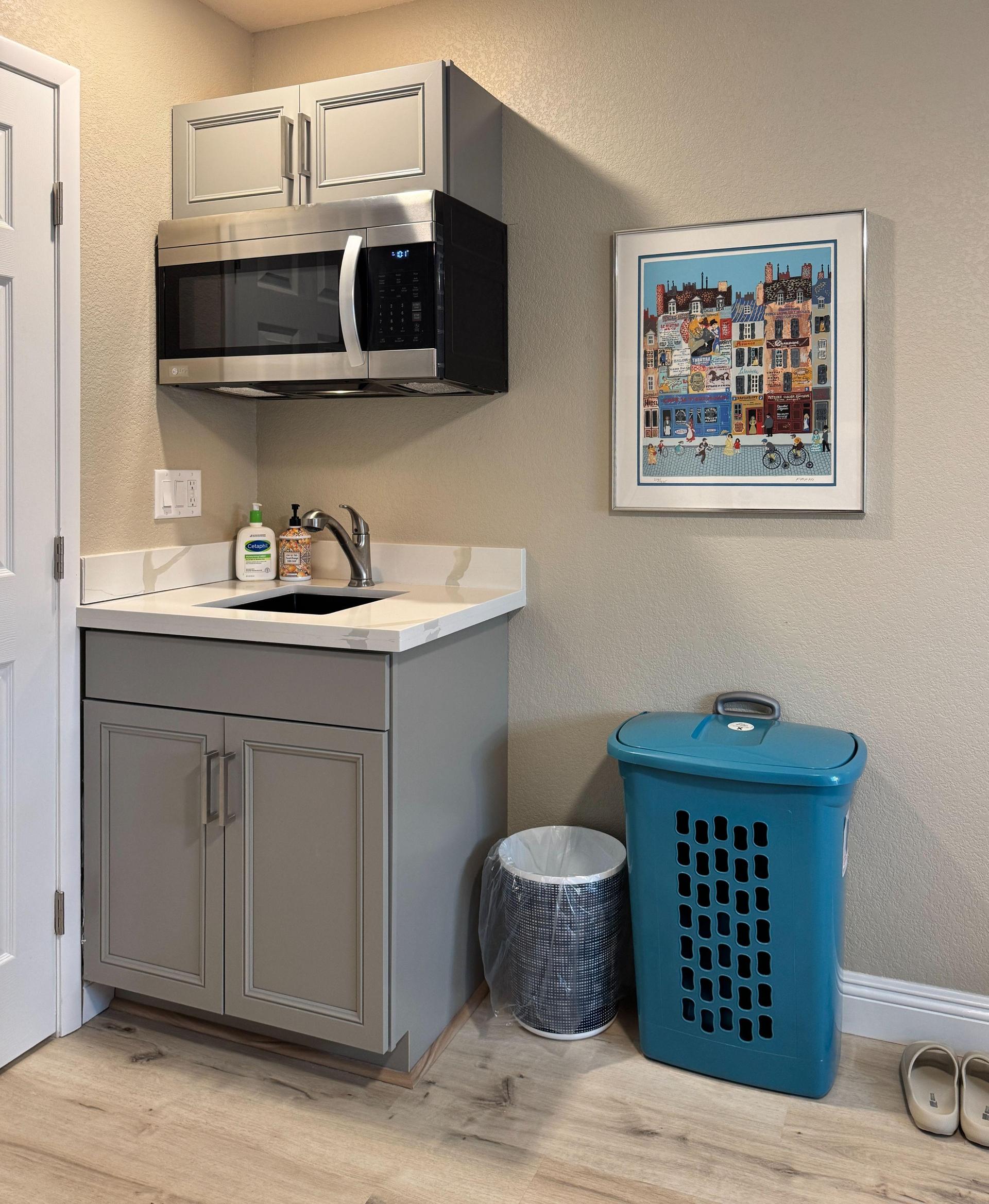 In-room Wet Bar with Microwave