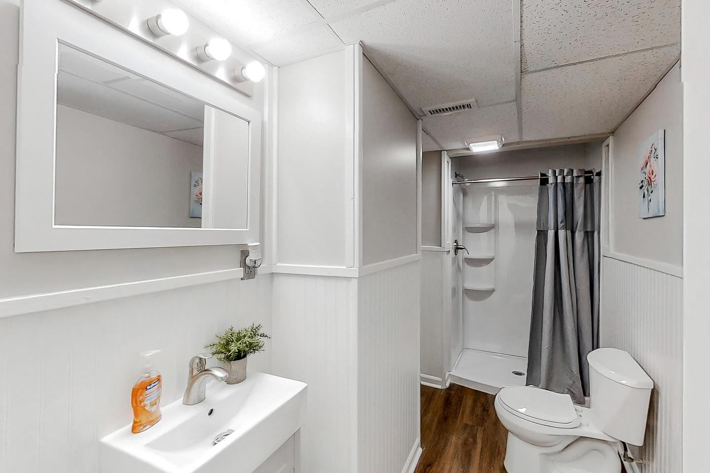 Bathroom(s)