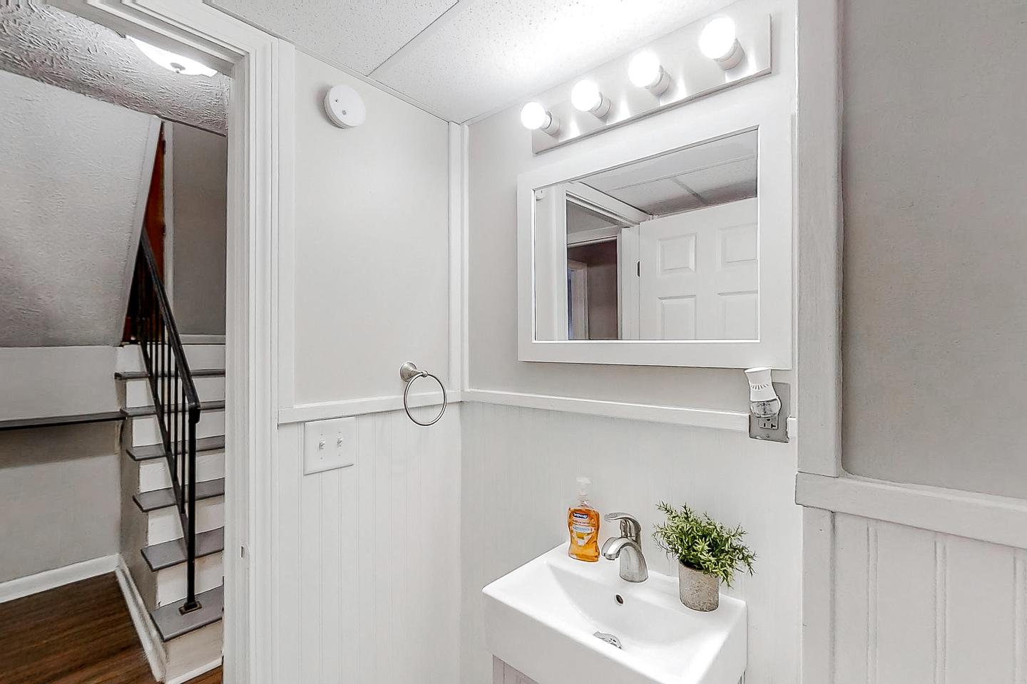 Bathroom(s)
