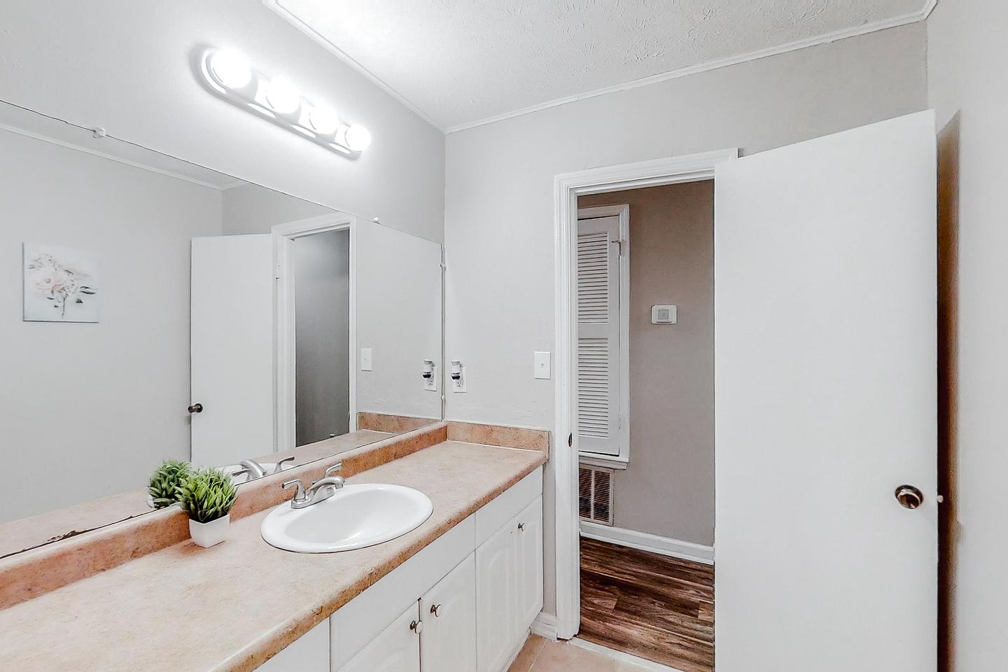 Bathroom(s)