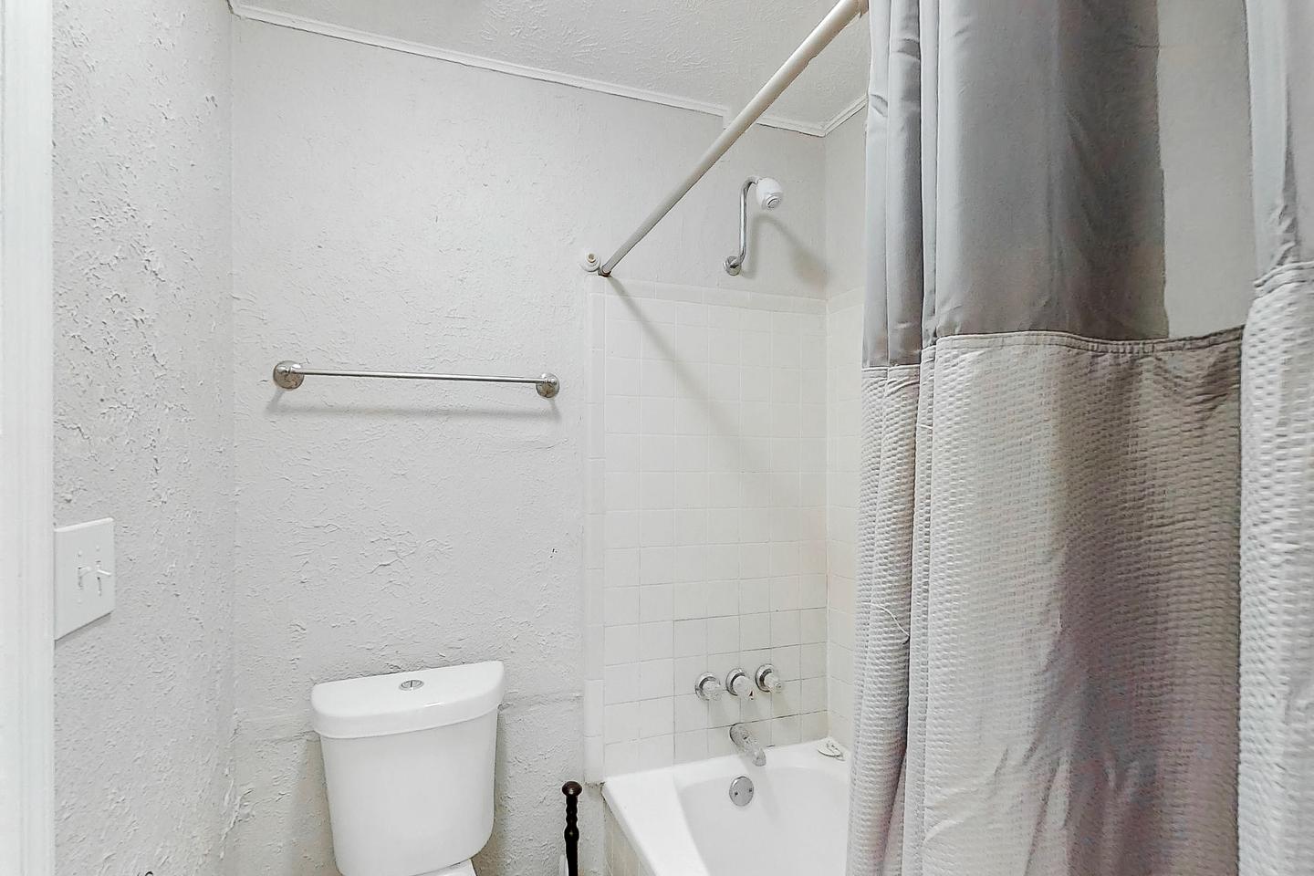 Bathroom(s)