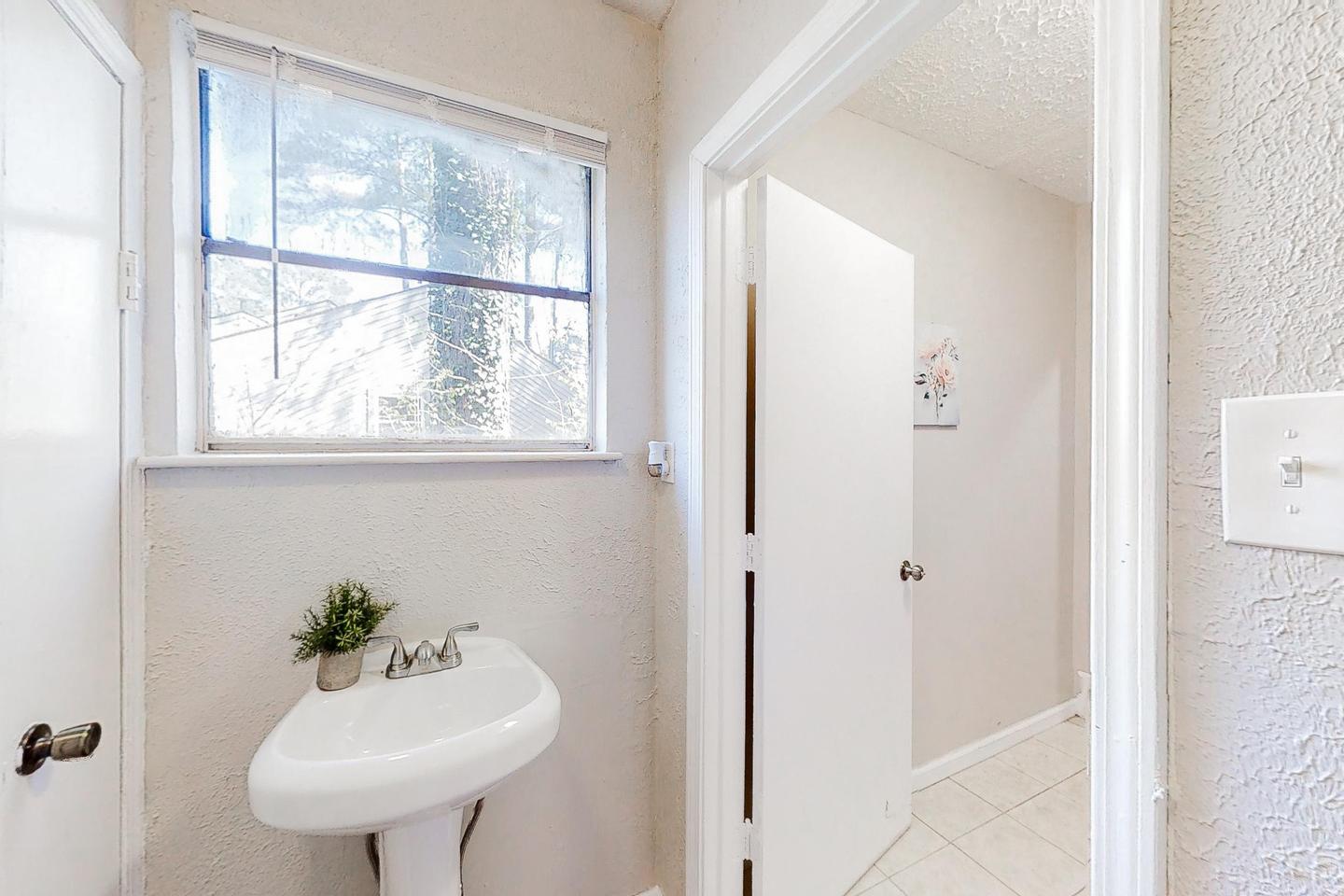 Bathroom(s)