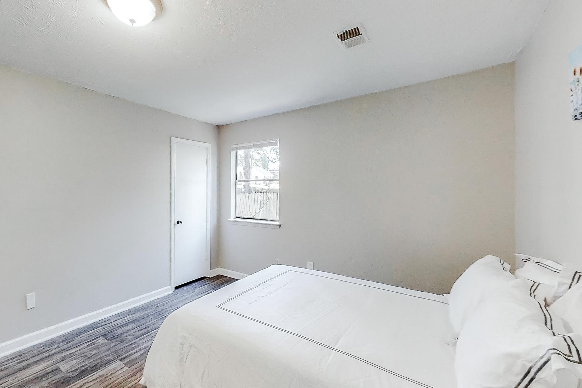 bedroom, detected: window blind, bed