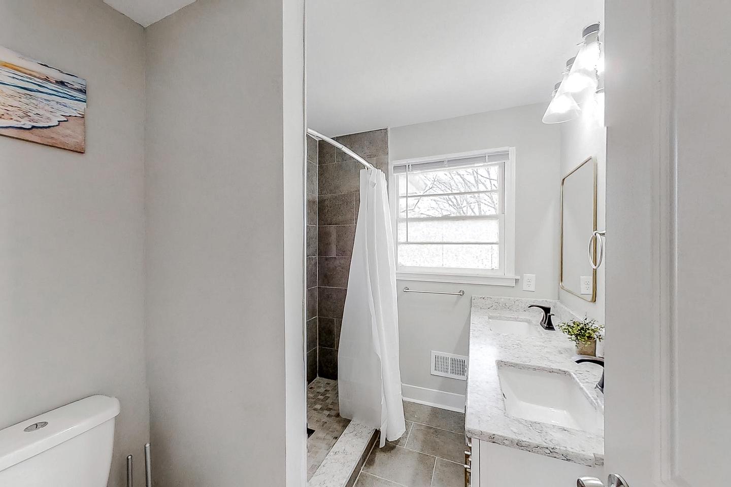 Bathroom(s)