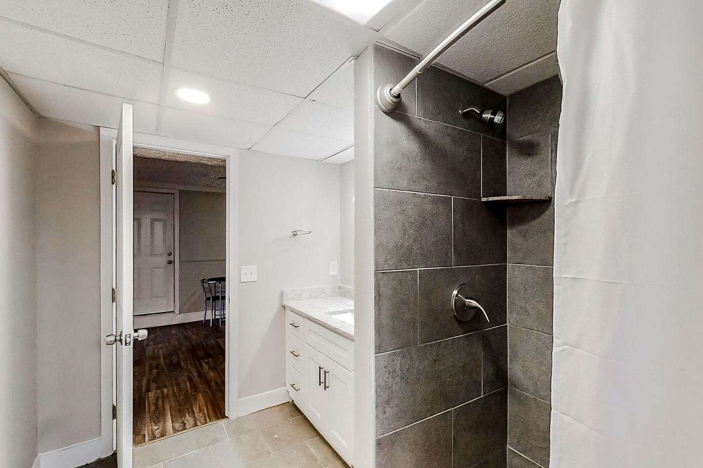 Bathroom(s)