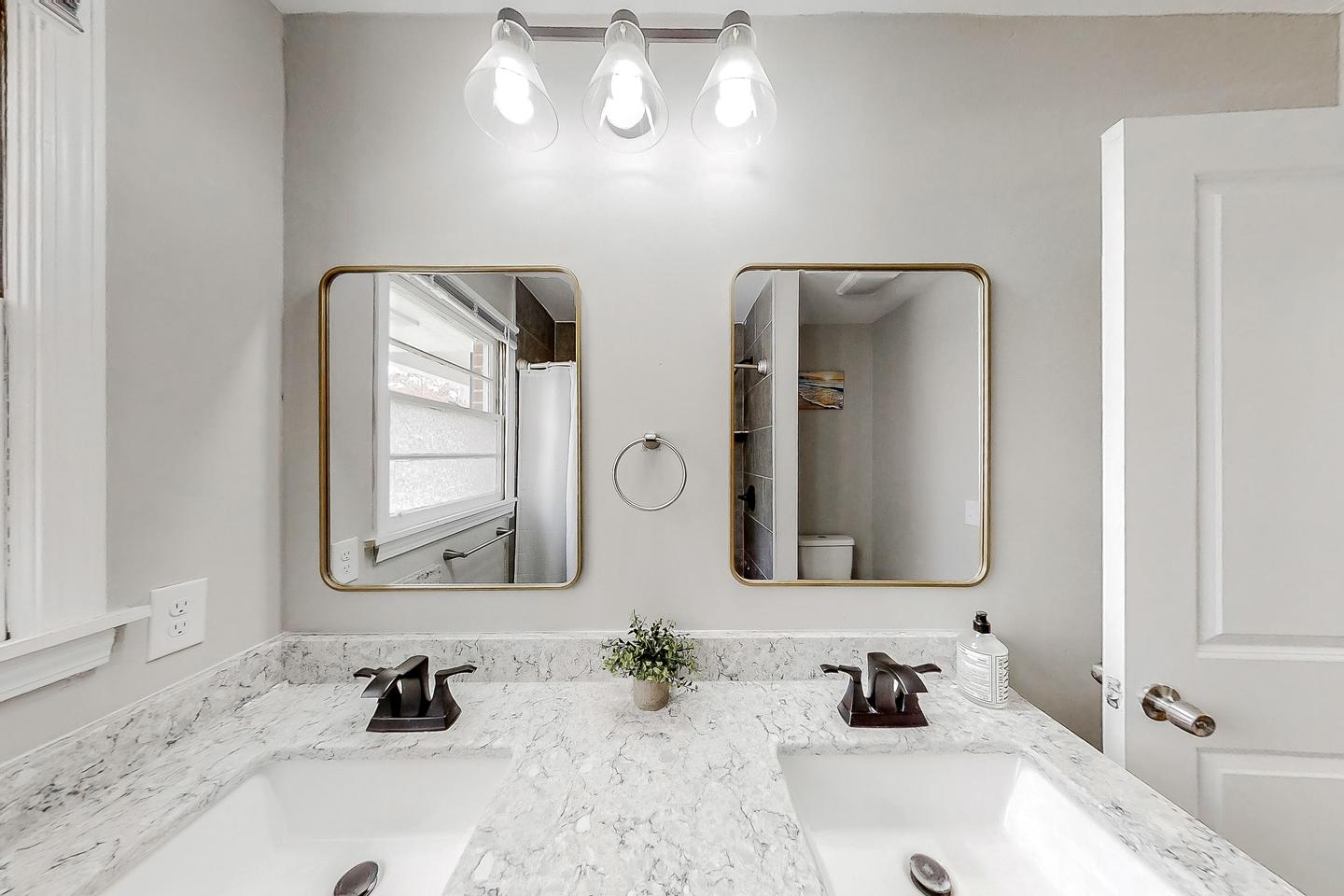Bathroom(s)