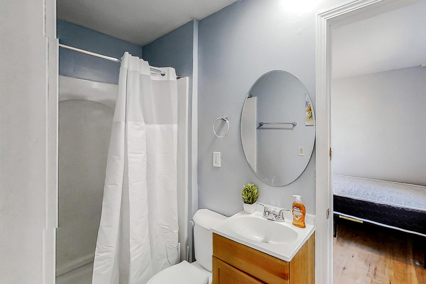 Bathroom(s)