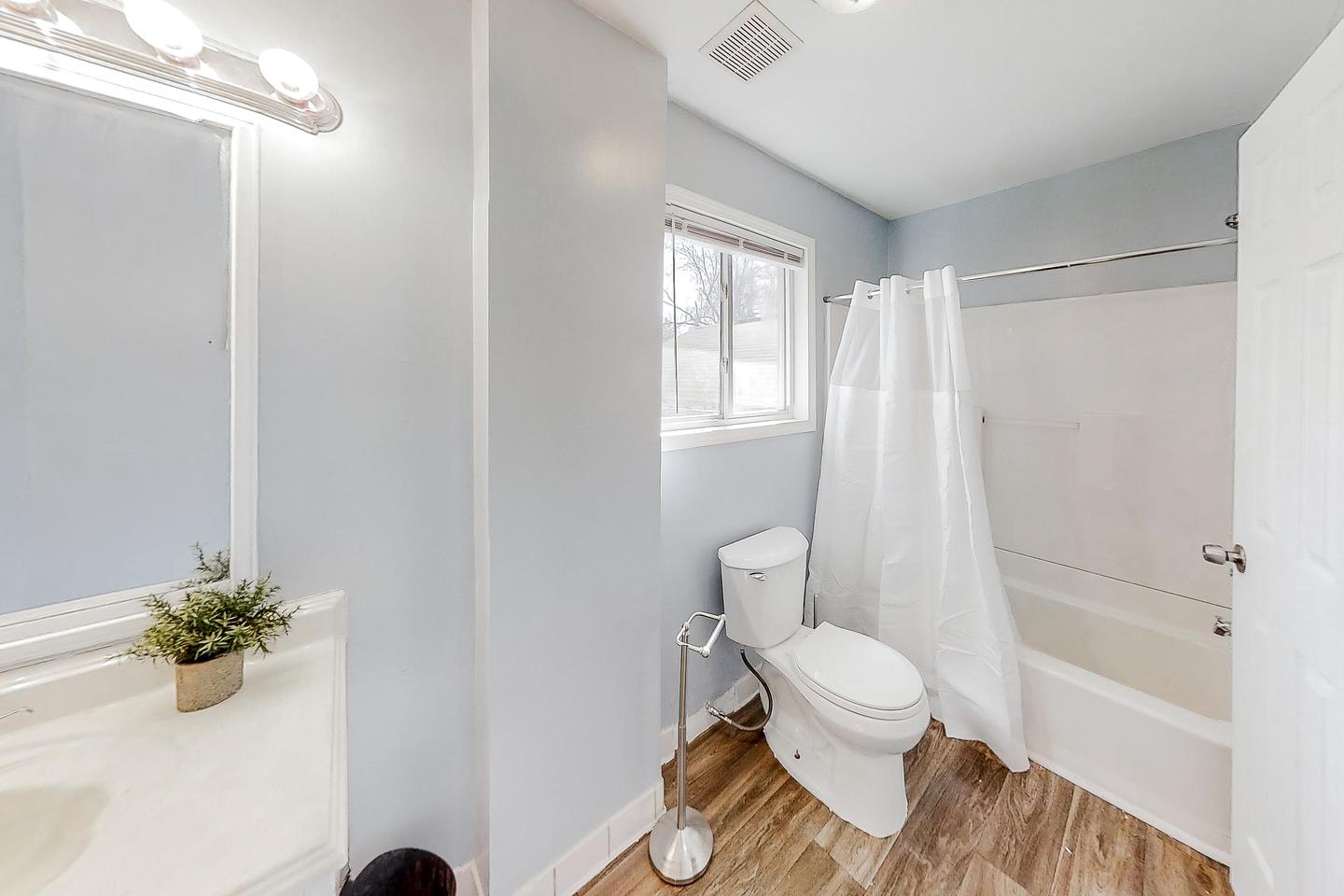 Bathroom(s)