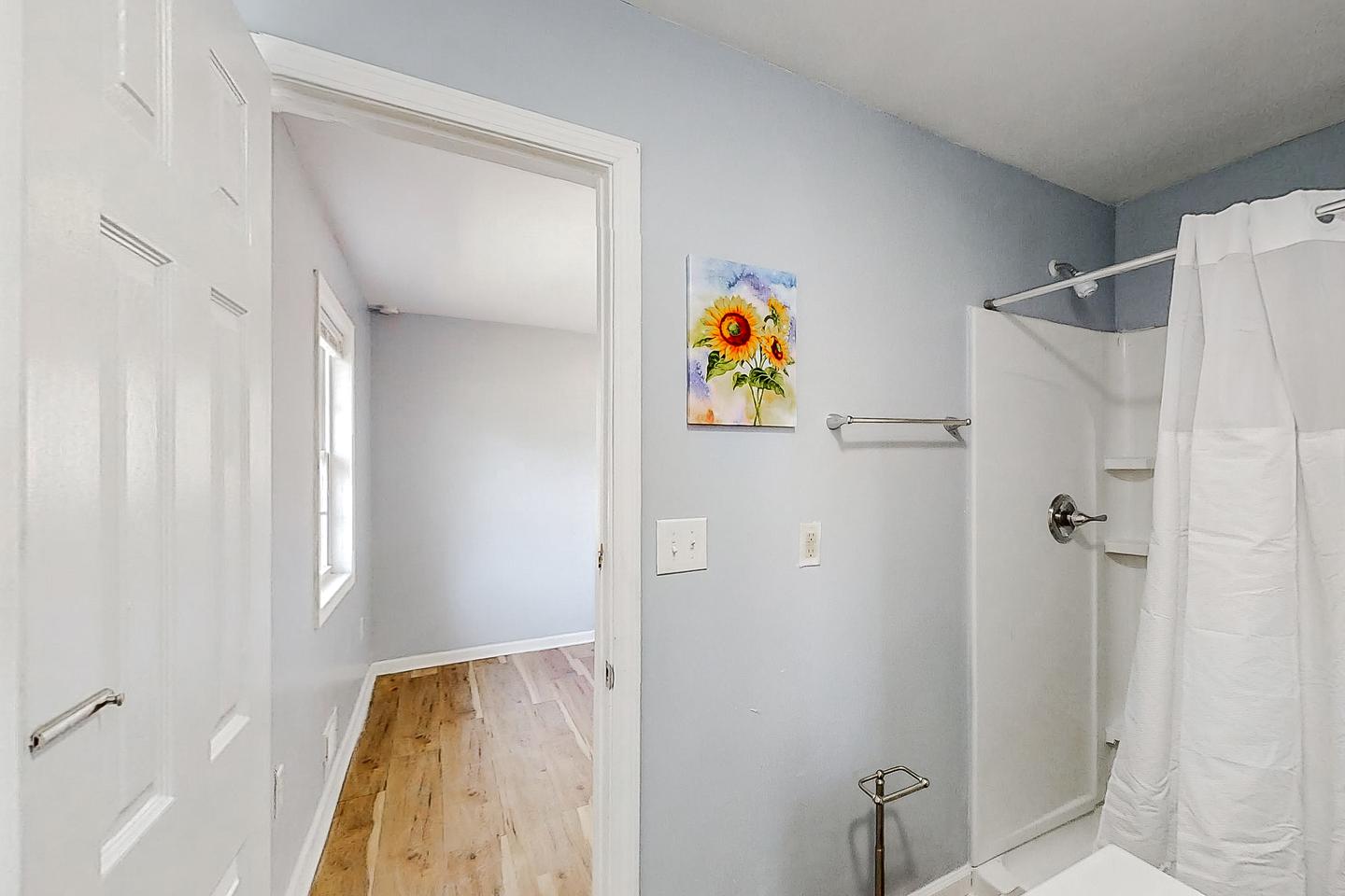 Bathroom(s)
