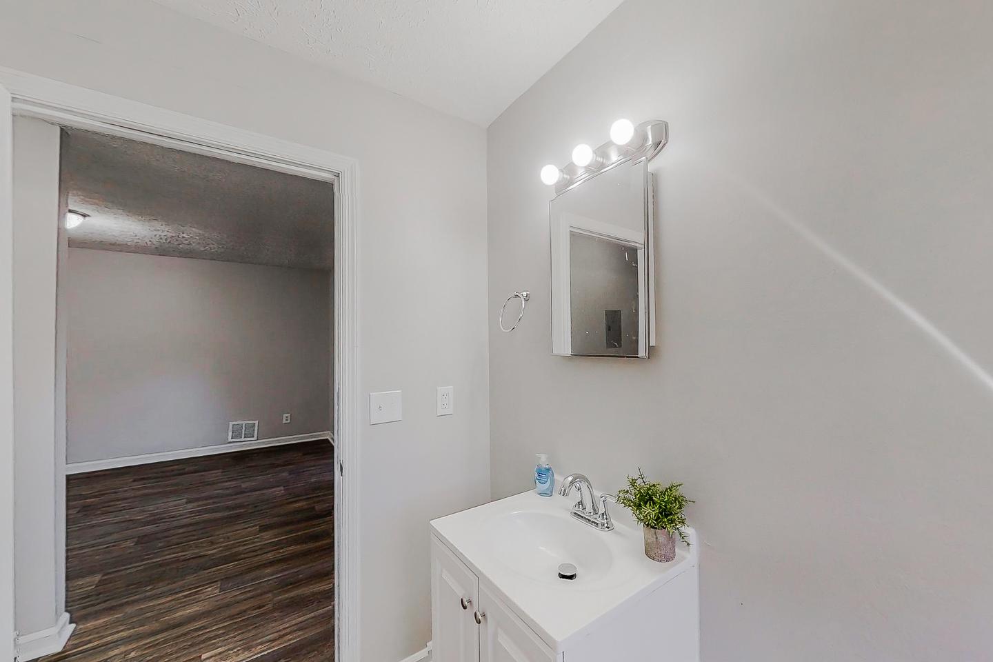 Bathroom(s)