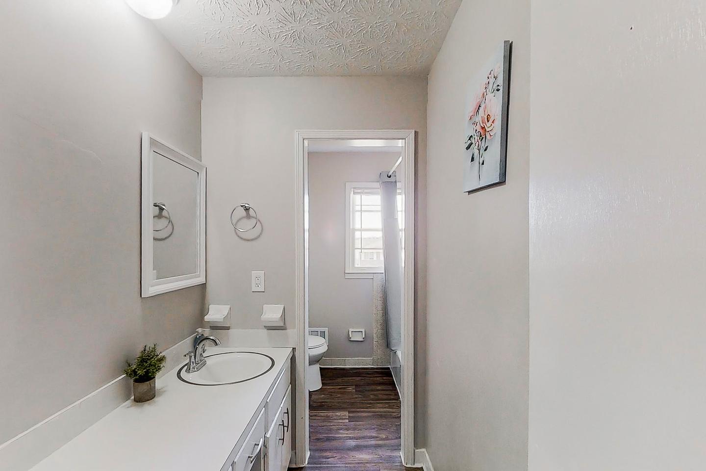 Bathroom(s)