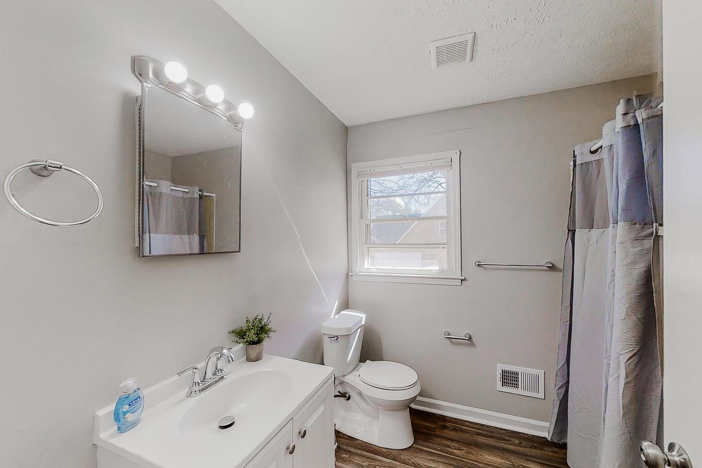 Bathroom(s)