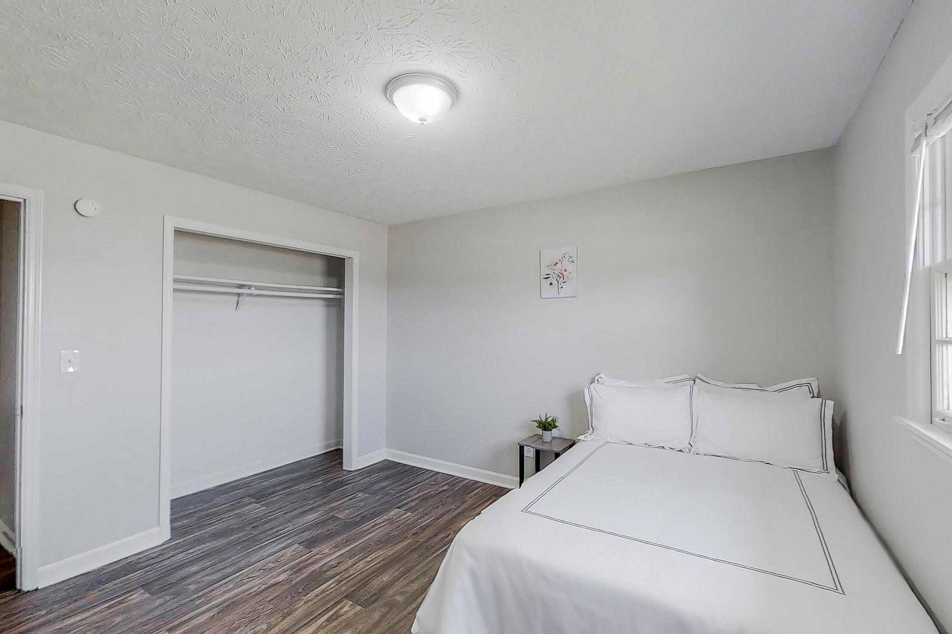 bedroom, detected: bed, window blind