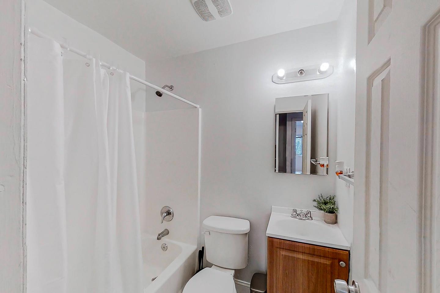 Bathroom(s)