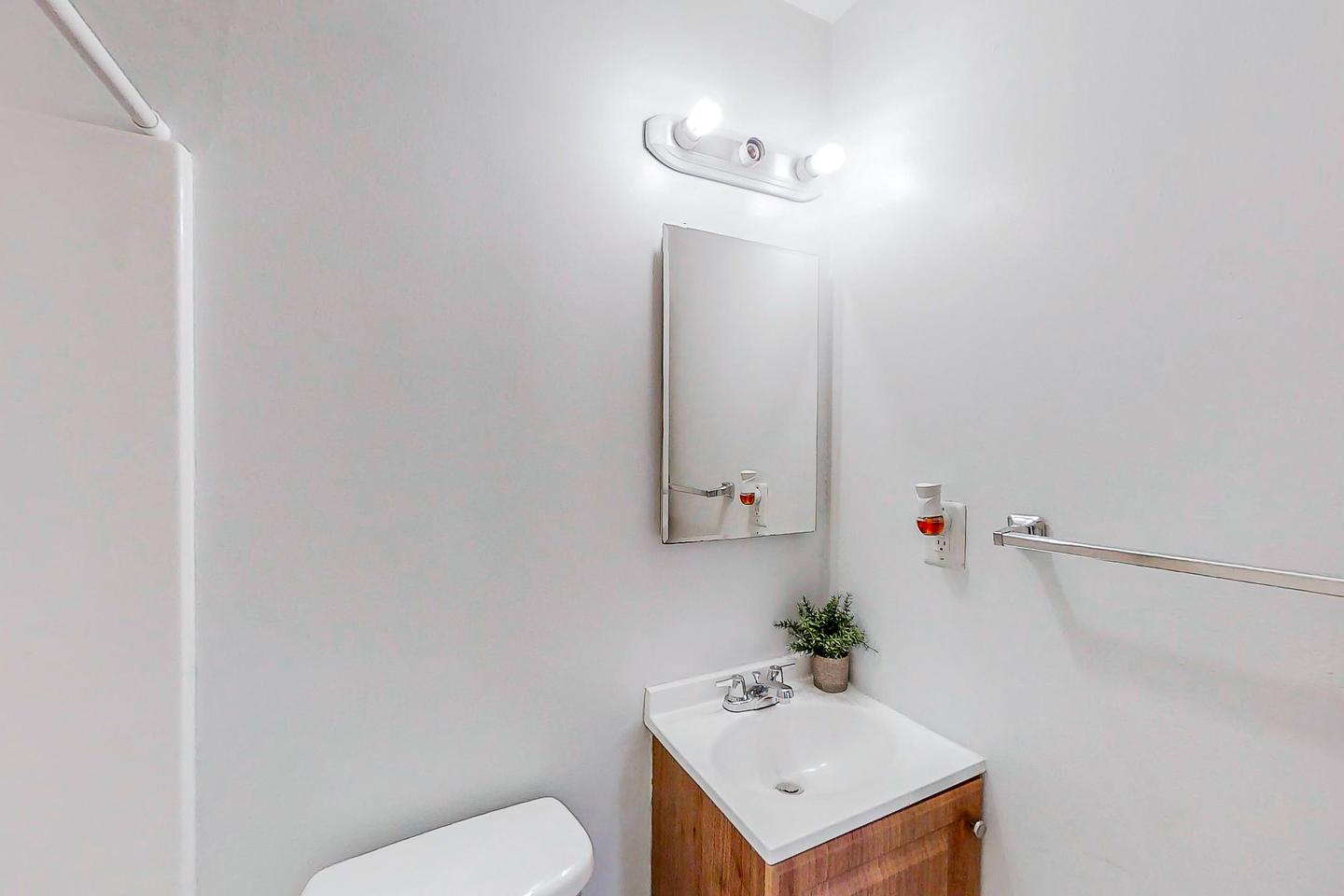 Bathroom(s)