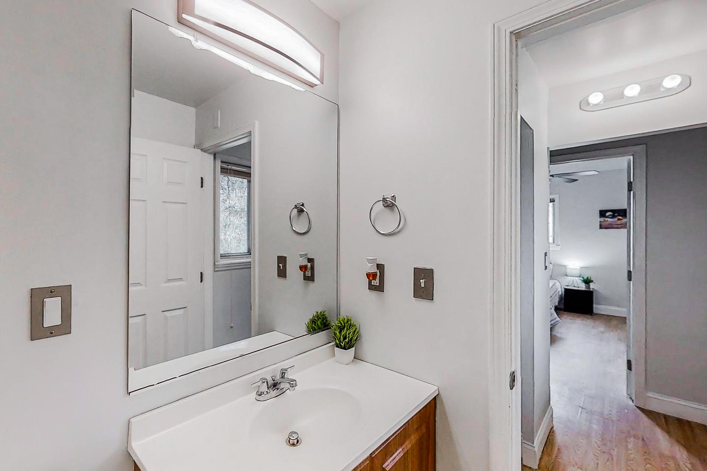 Bathroom(s)