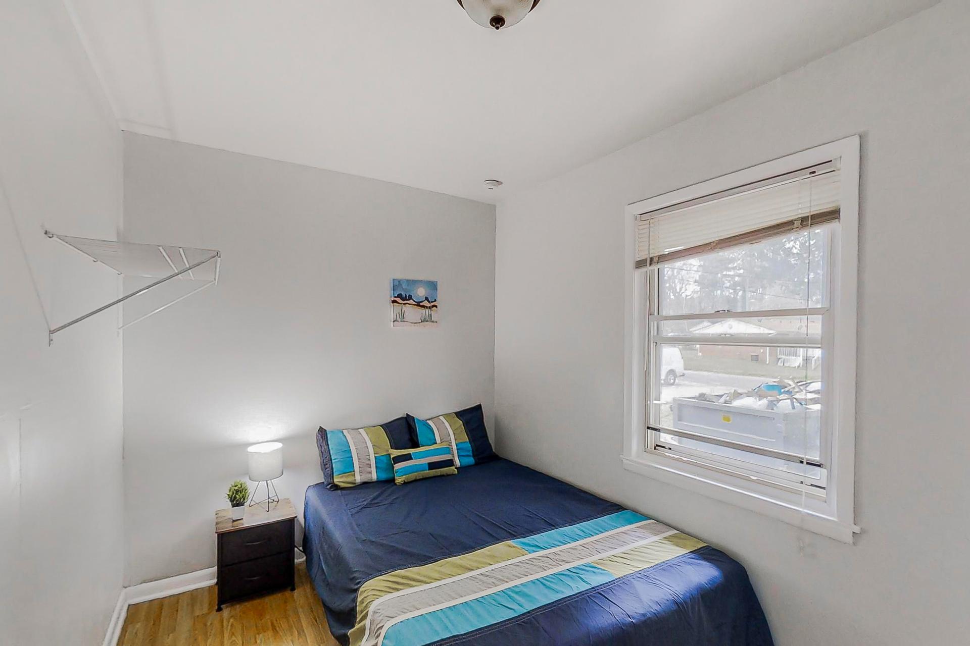 bedroom, detected: bed, window blind
