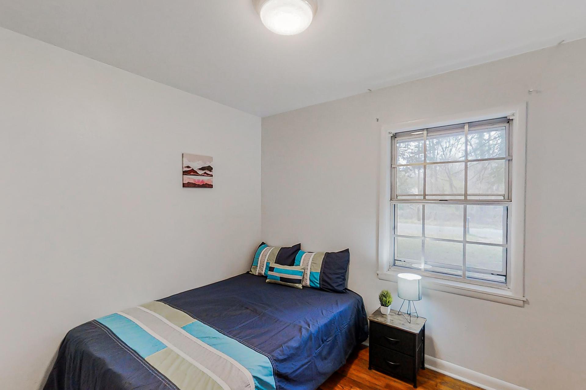 bedroom, detected: bed, window blind