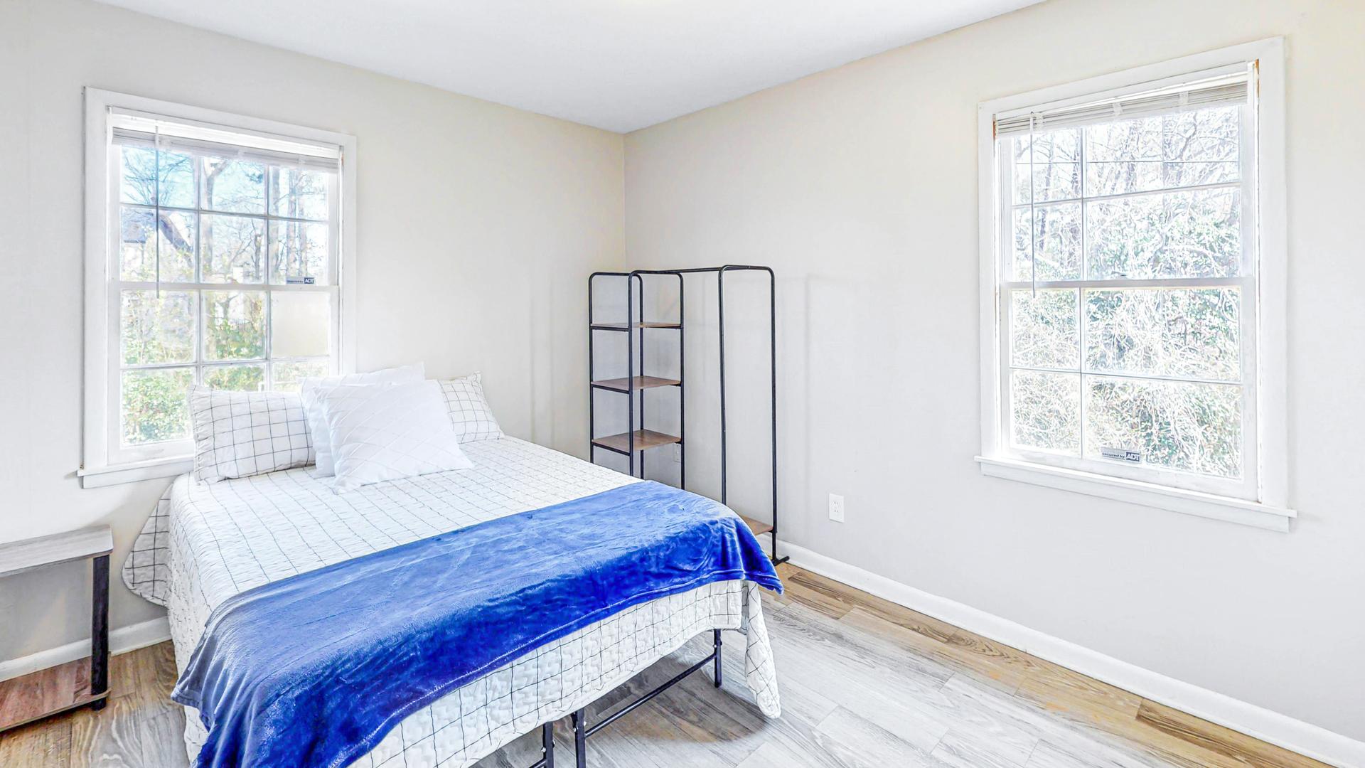bedroom, detected: bed, window blind
