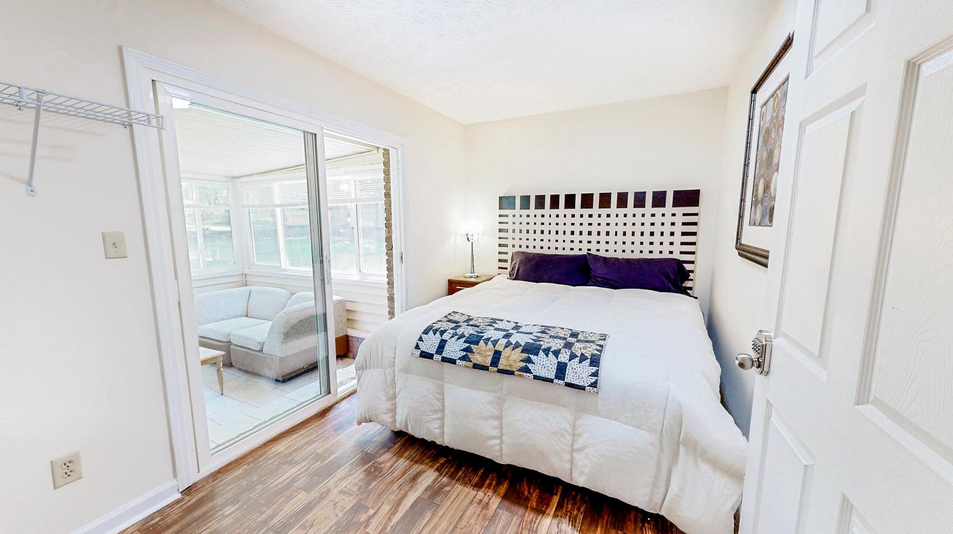 bedroom, detected: bed, sofa